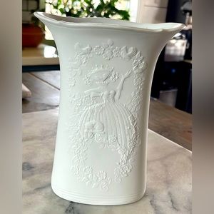 Vintage Kaiser Germany Vase Bisque Porcelain - Lady Queen Kitten Garden